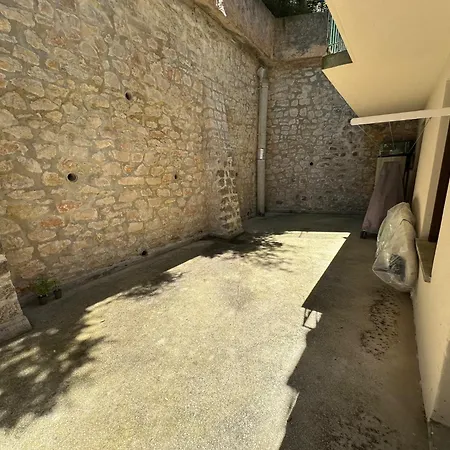 3-room Family Flat With Terrace 100m From * Cassis