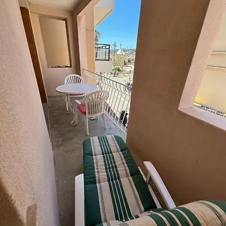 3-room Family Flat With Terrace 100m From * Cassis