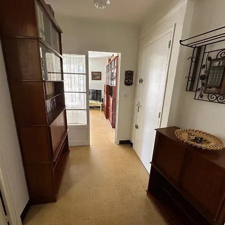 Lejlighed 3-room Family Flat With Terrace 100m From