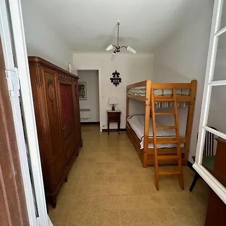 3-room Family Flat With Terrace 100m From * Cassis